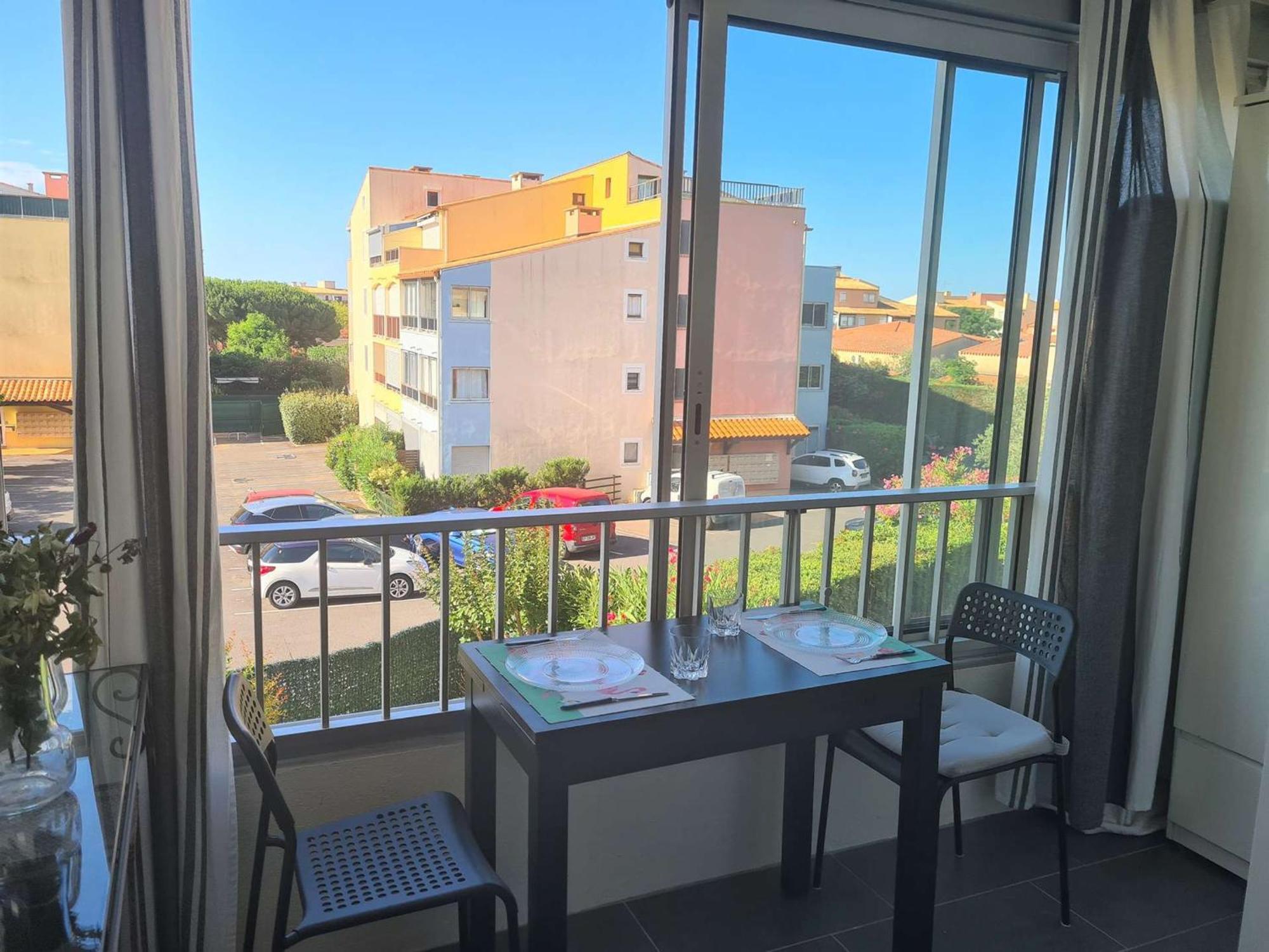 Apartment T2 Avec Loggia A 500m Du Port Et Proche - Cap D'agde - Fr-1-249-405 *